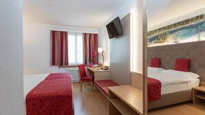 In-room safe, desk, free WiFi