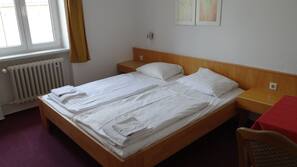 Kostenlose Babybetten, kostenloses WLAN, Bettwäsche