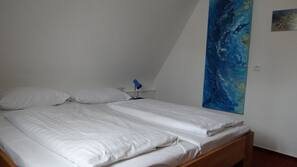 Kostenlose Babybetten, kostenloses WLAN, Bettwäsche