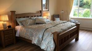 Desk, iron/ironing board, free WiFi, linens