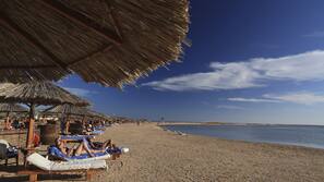 Plage, navette gratuite vers la plage, chaises longues, parasols