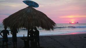 Ubicación a pie de playa, yoga en la playa, surf y remo o canoa