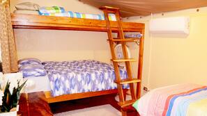 Escritorio, wifi gratis, ropa de cama