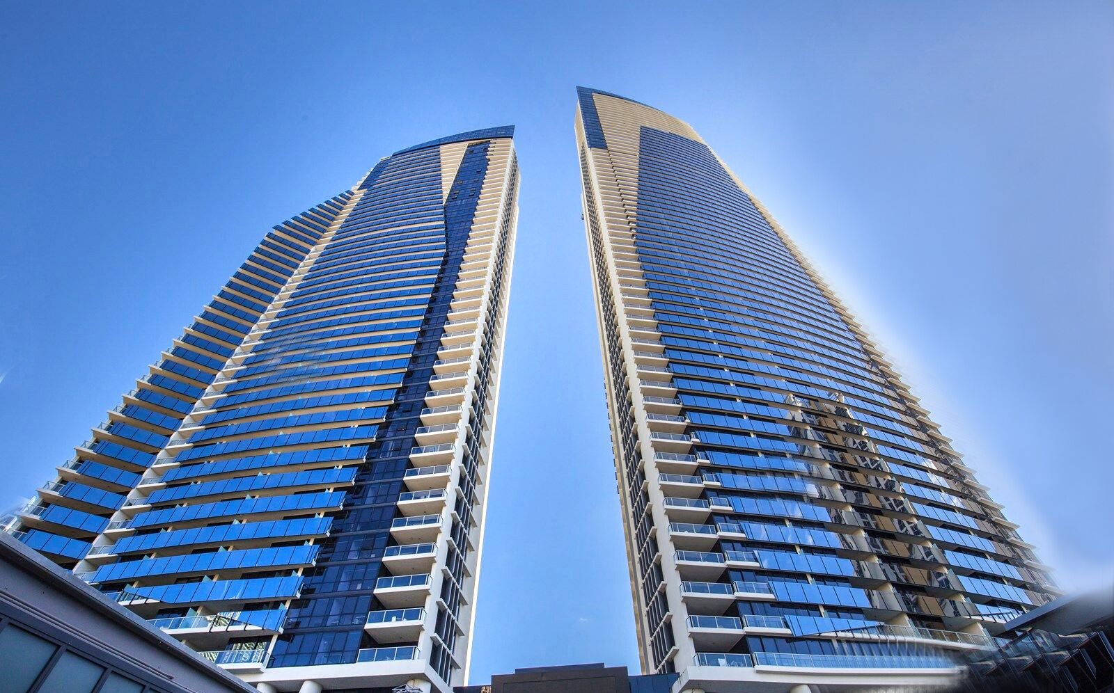 Central Surfers Paradise - Seaview Deluxe Spa Apartment