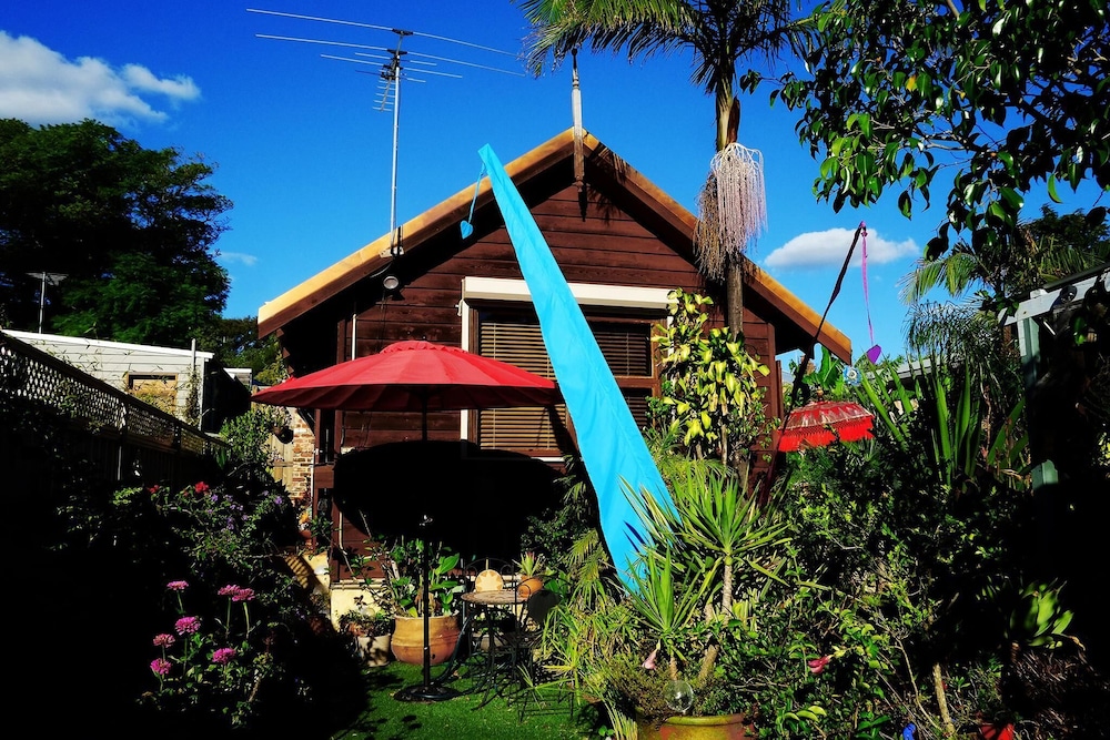 NEW Listing – Balinese Style Studio Retreat!