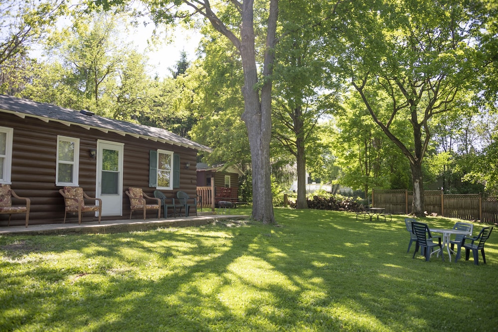 Corner Cabin Pet Friendly Williams Bay on Lake Geneva, Williams Bay