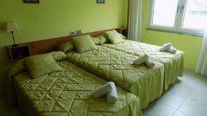 Escritorio, wifi gratis, ropa de cama
