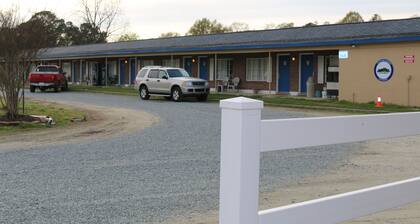 Four Oaks Lodging & RV Resort
