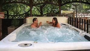 Bain à remous extérieur