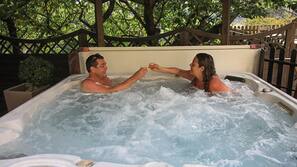 Bain à remous extérieur