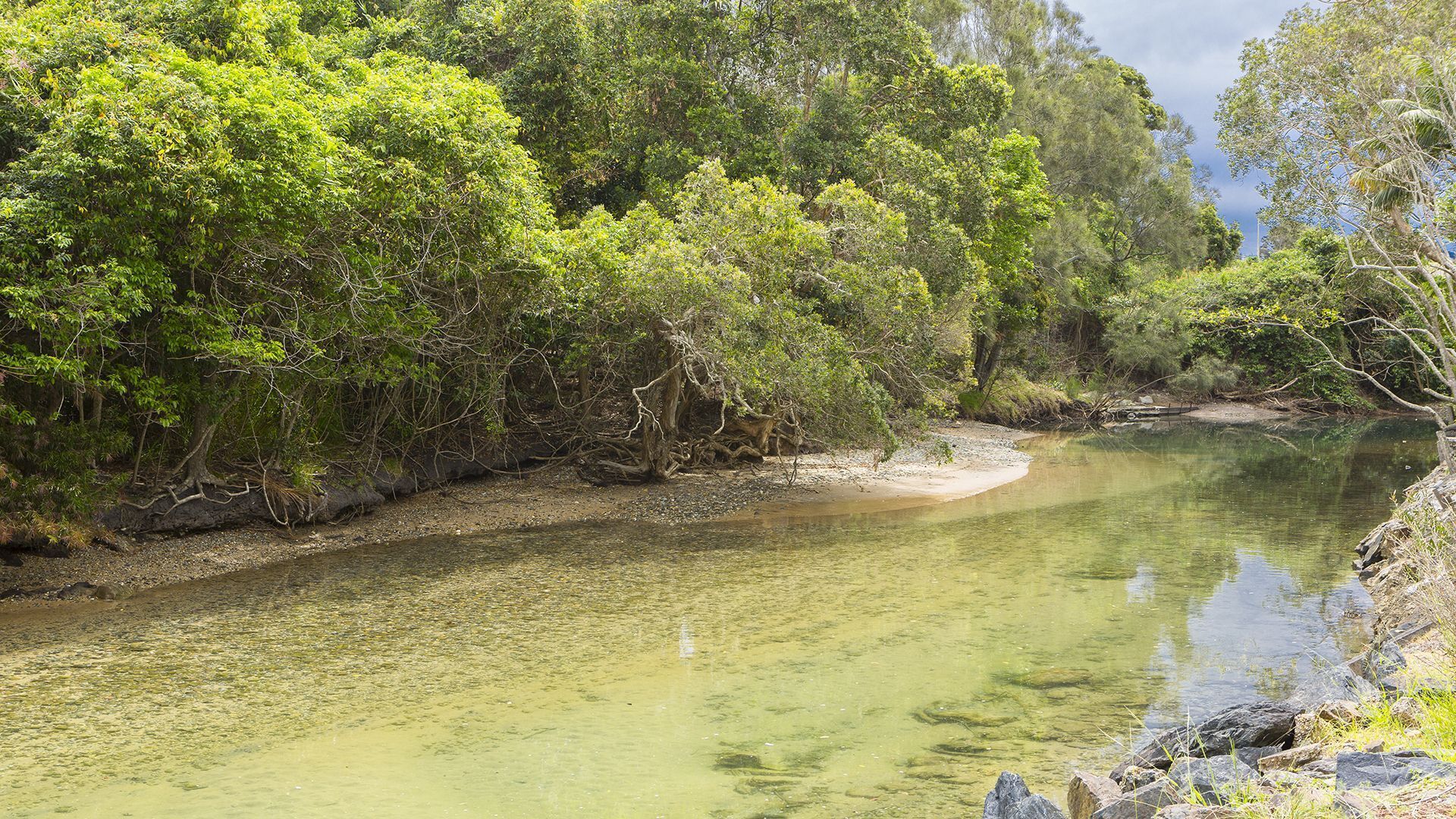 Creekside apartment - Lovely water views