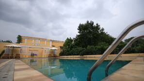 Outdoor pool, pool umbrellas, sun loungers
