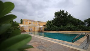 Outdoor pool, pool umbrellas, sun loungers