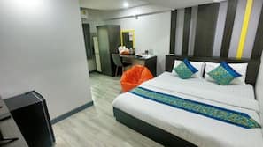 In-room safe, desk, soundproofing, free WiFi