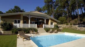 Piscine extérieure (ouverte en saison)