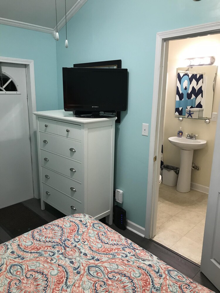 3 Bedroom plus convertible bed, 2 Bath, Pet Friendly, Sleeps 9