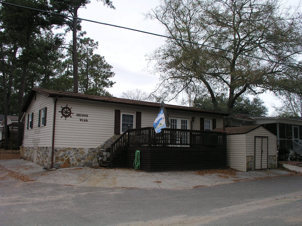 3 Bedroom plus convertible bed, 2 Bath, Pet Friendly, Sleeps 9