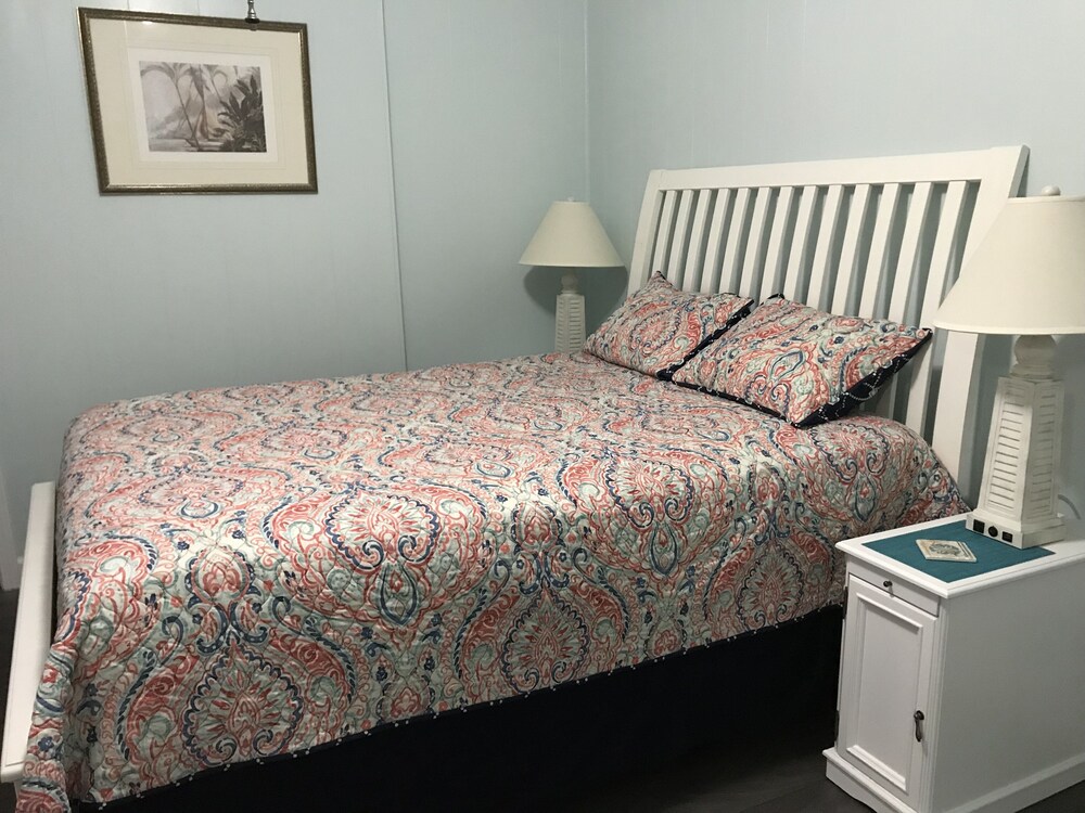 3 Bedroom plus convertible bed, 2 Bath, Pet Friendly, Sleeps 9