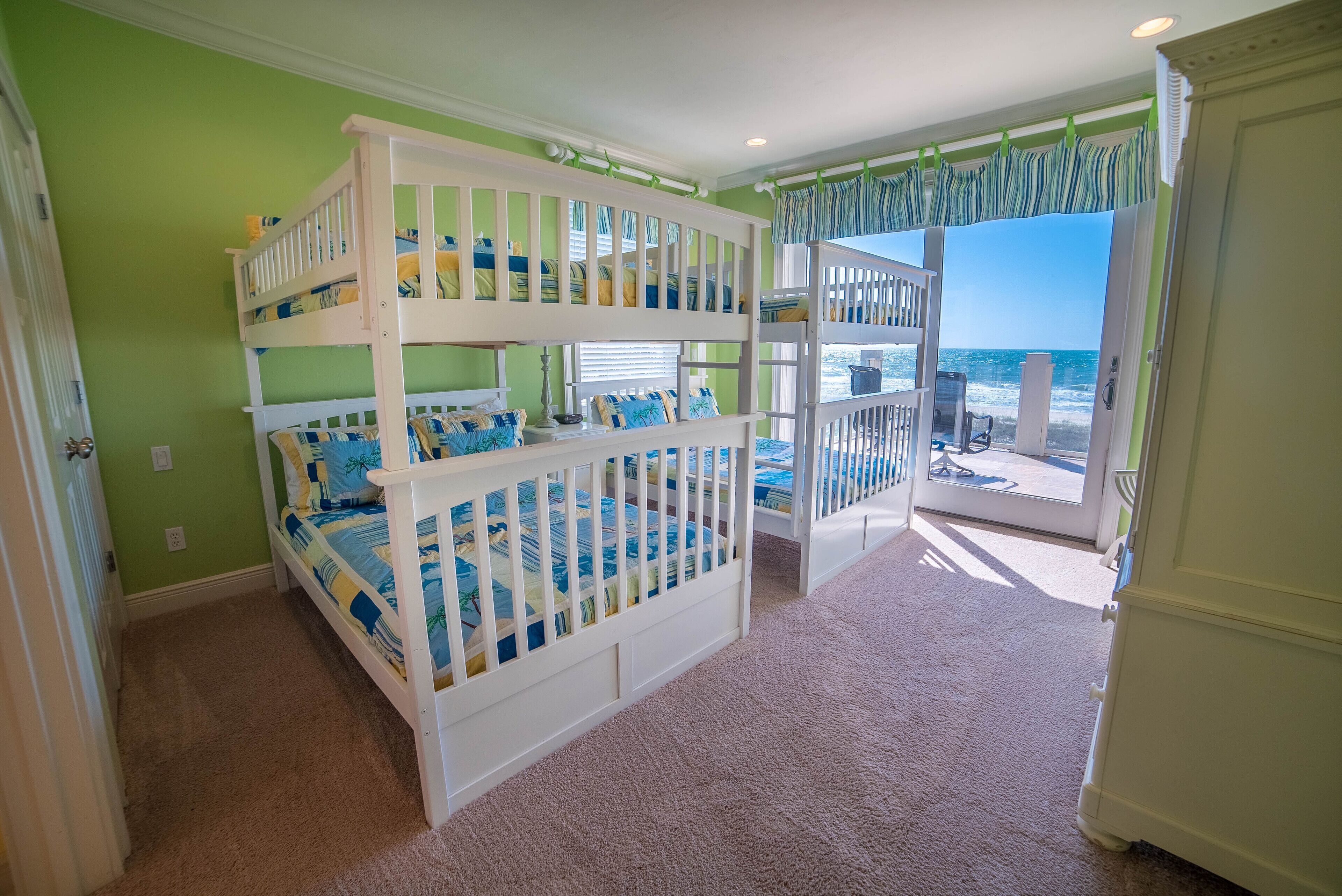 Spectacular 5BR/5.5BA Beachfront Luxury, Sleeps 16, Elevator, Pool in St. George Island, United States