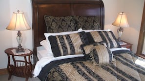 4 bedrooms, desk, iron/ironing board, free WiFi