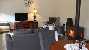 4 bedrooms, desk, iron/ironing board, free WiFi
