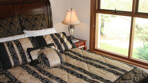 4 bedrooms, desk, iron/ironing board, free WiFi