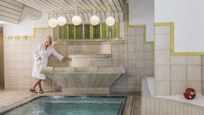 Innenpool, Pool mit Wasserfall