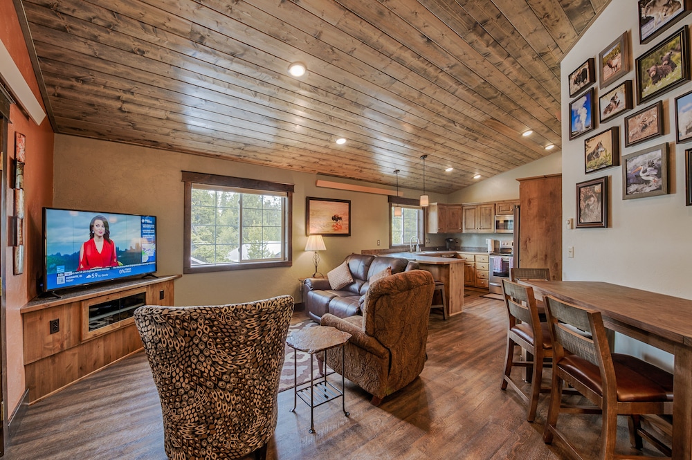 Blue Grouse Vacation Rental New Completed May 2018 In West
