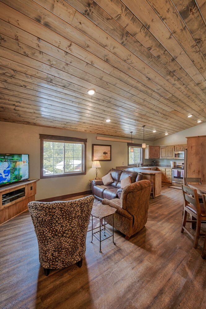 Blue Grouse Vacation Rental Deals & Reviews (West Yellowstone, USA