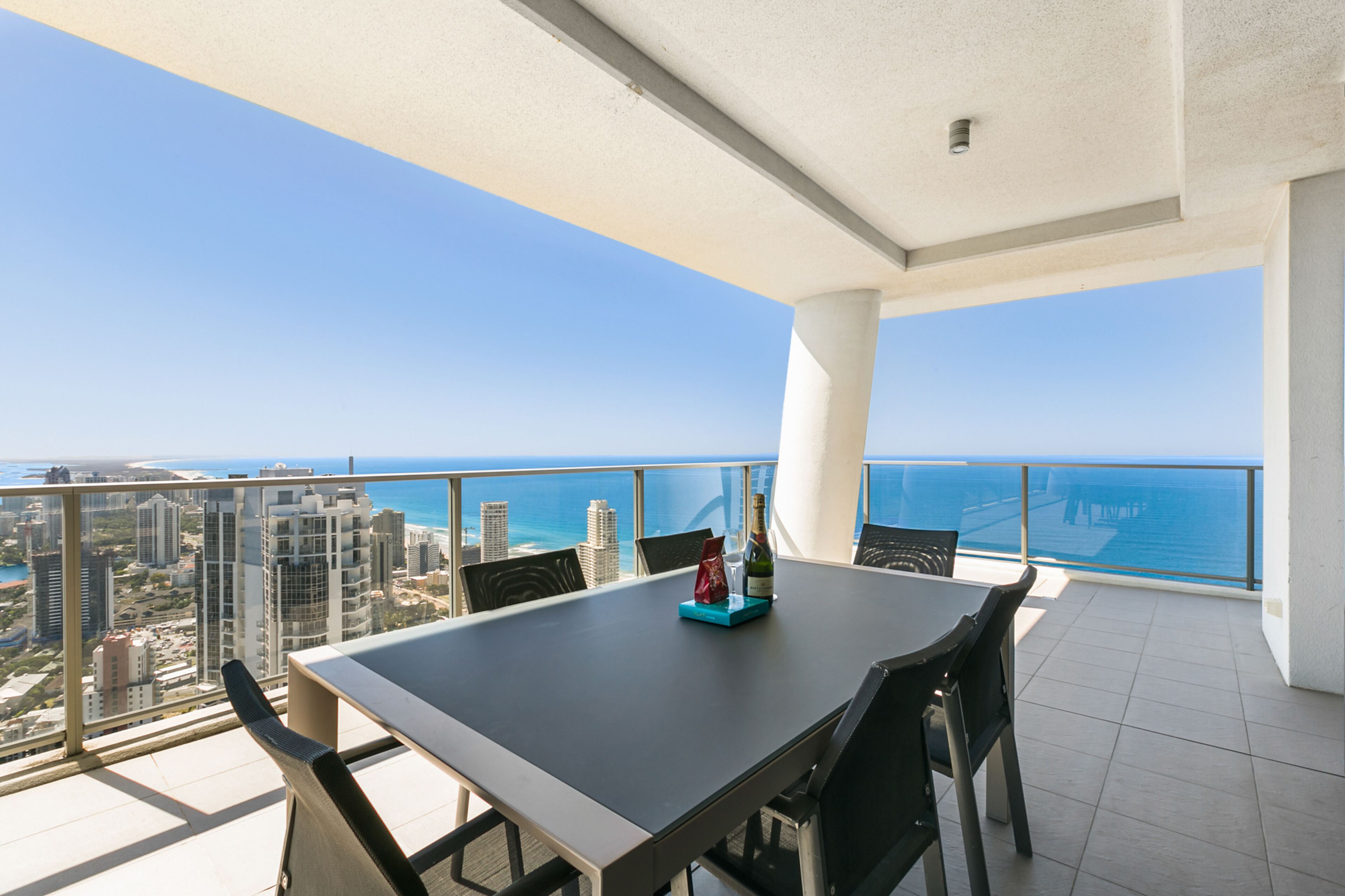 Apartment Stay - Circle on Cavill