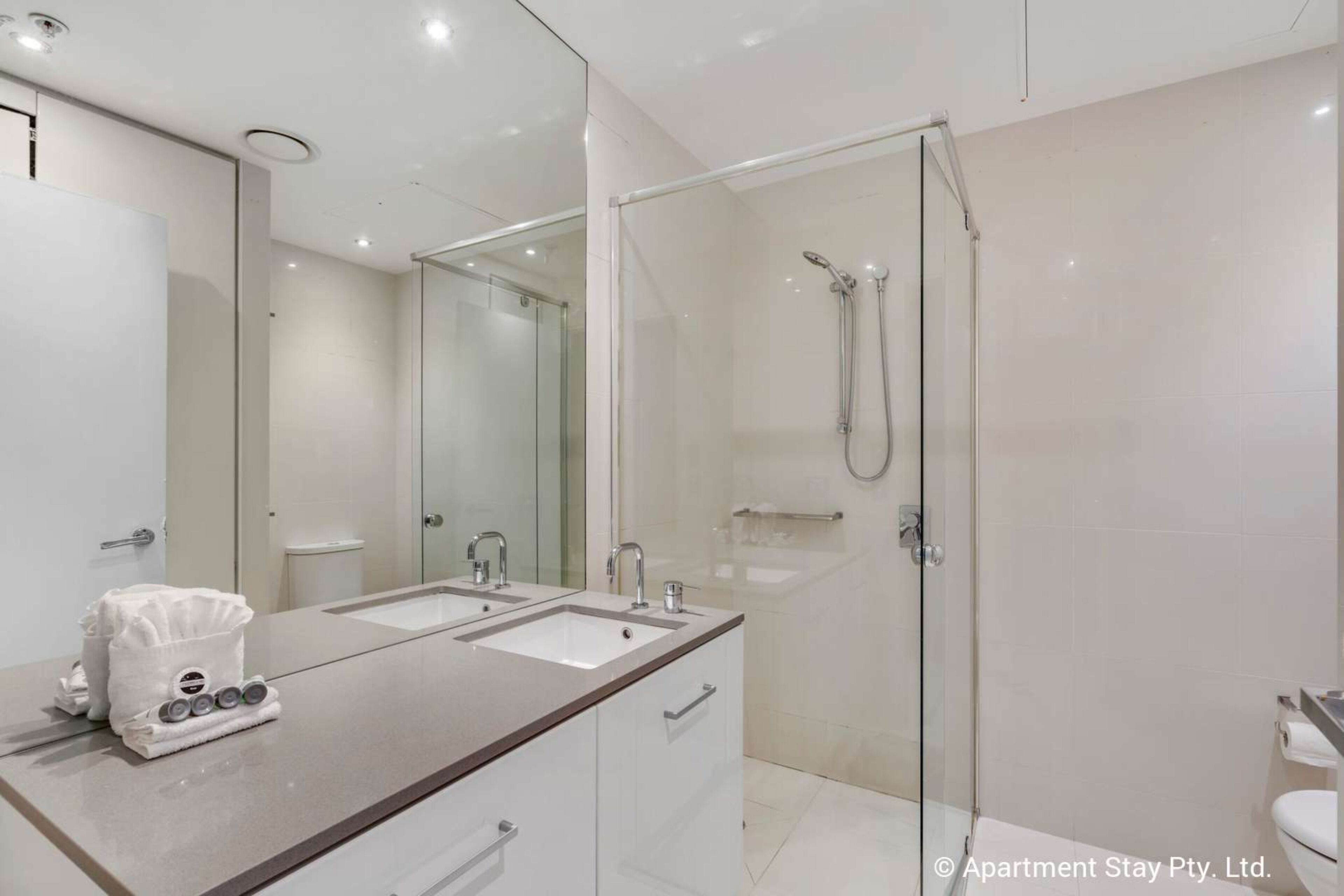 Apartment Stay - Circle on Cavill