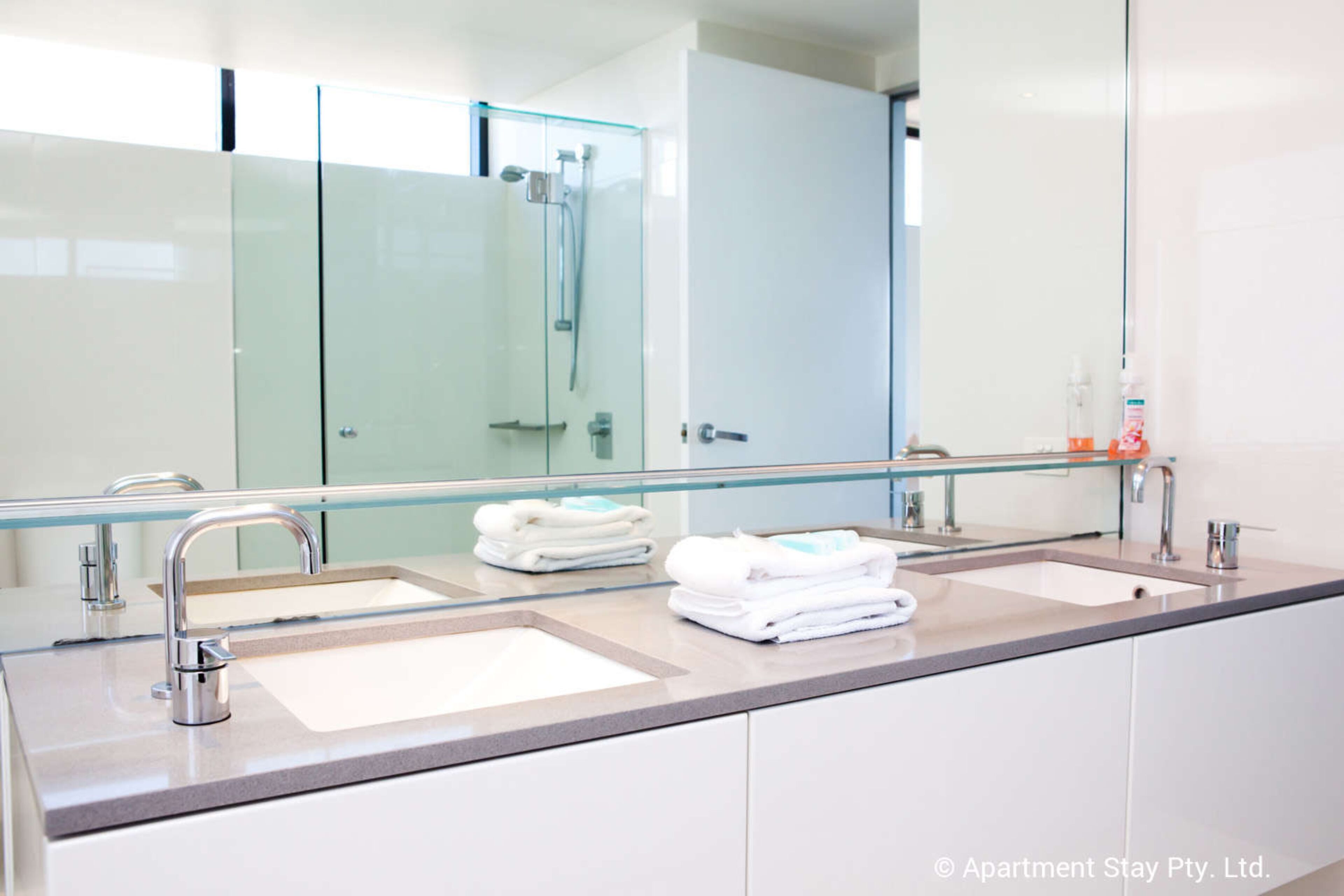 Apartment Stay - Circle on Cavill