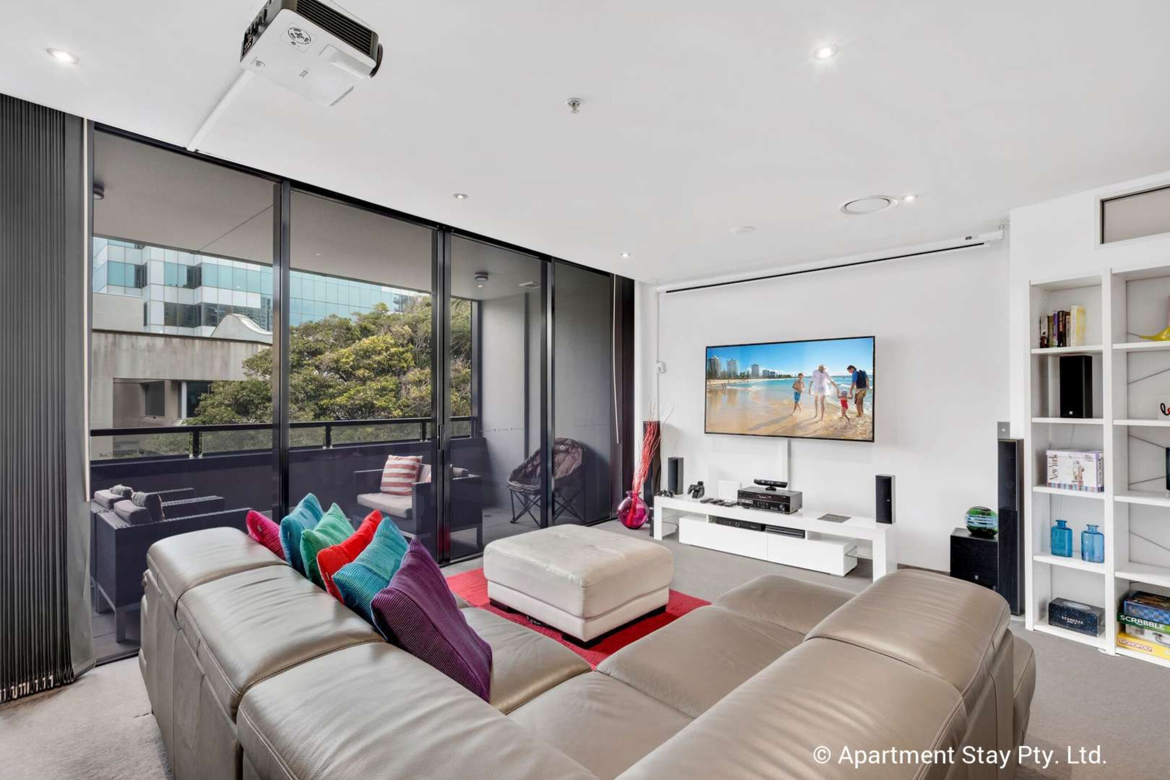 Apartment Stay - Circle on Cavill