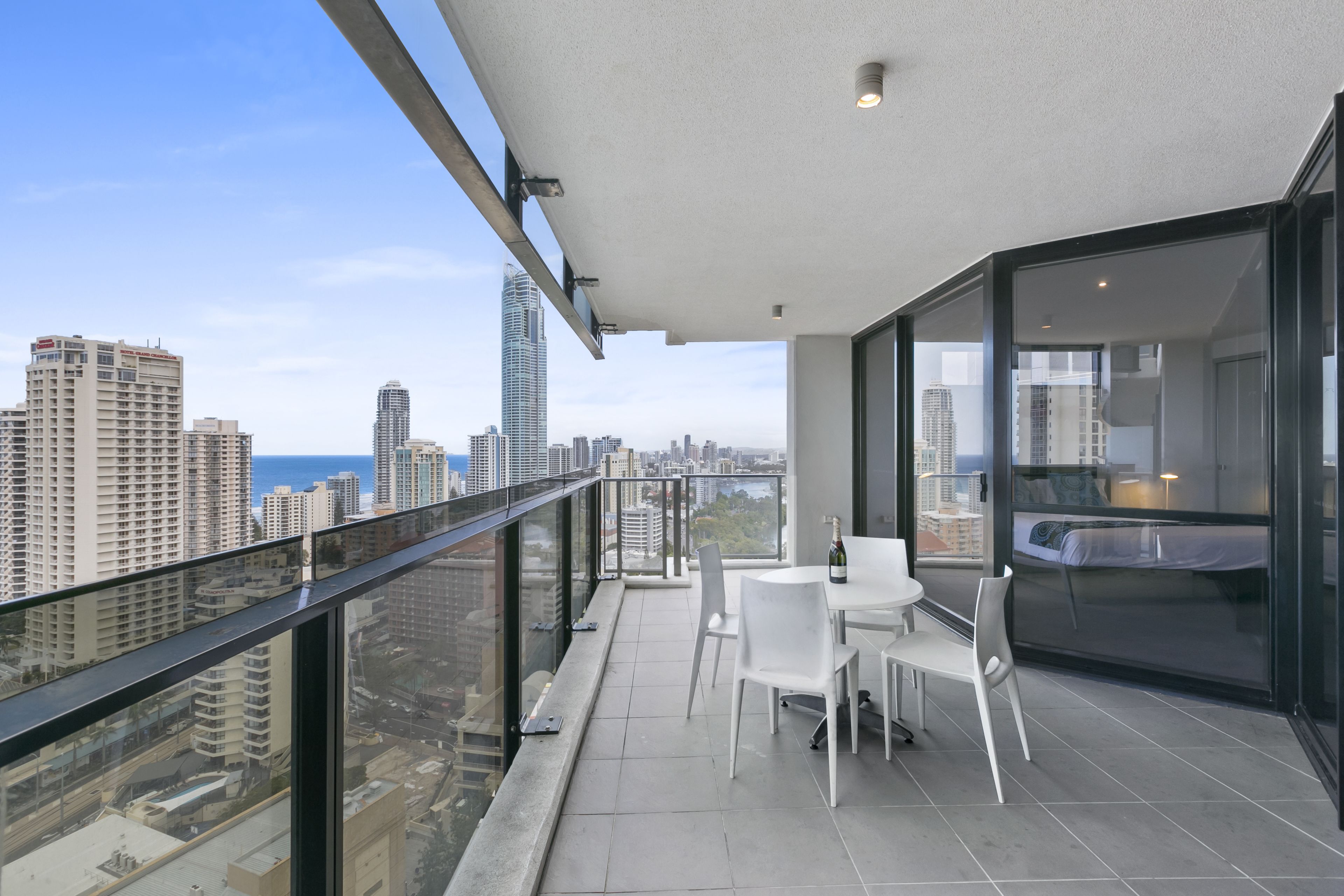 Apartment Stay - Circle on Cavill