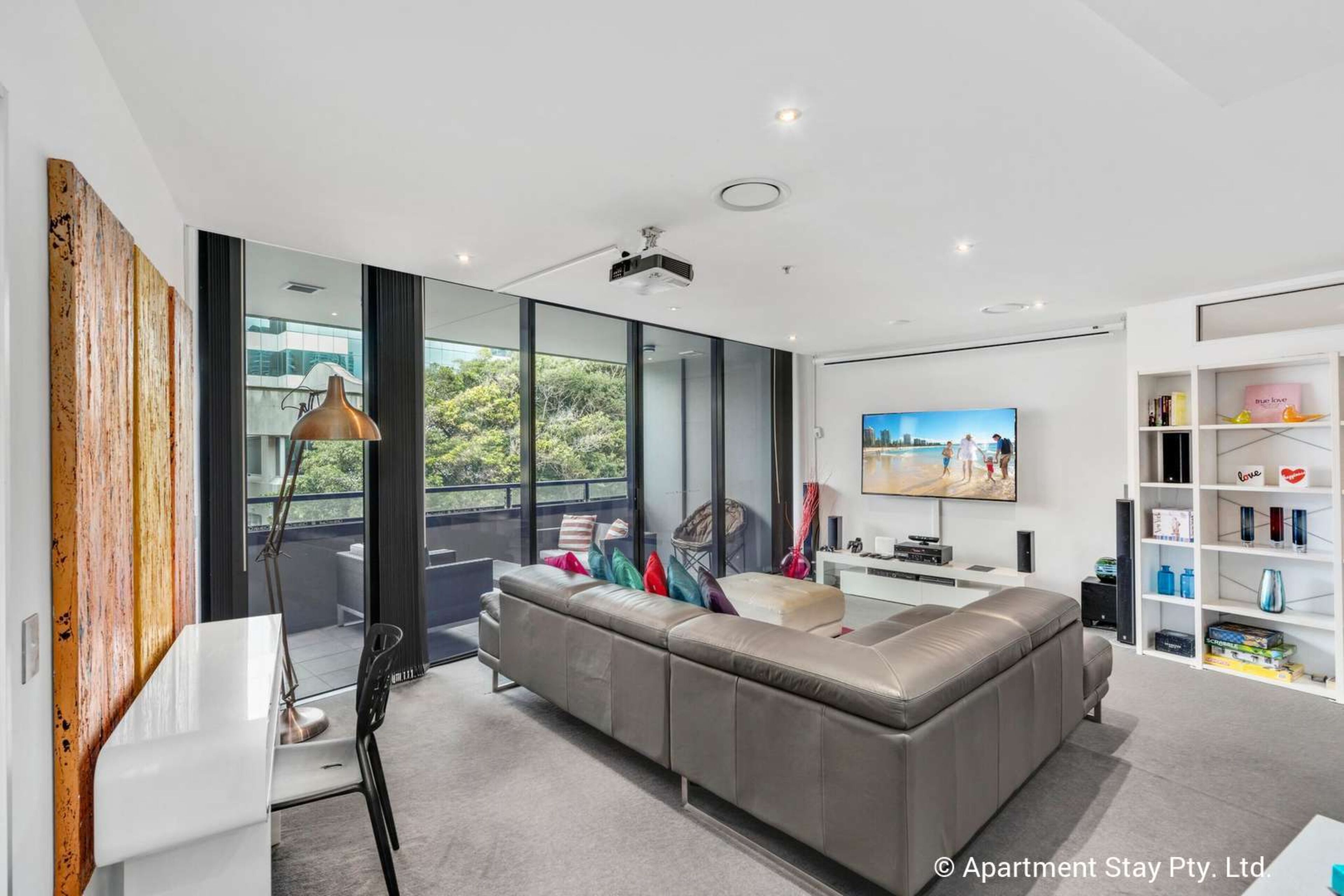 Apartment Stay - Circle on Cavill