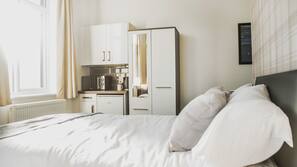 Iron/ironing board, free WiFi, linens