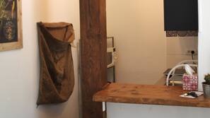 Réfrigérateur, micro-ondes, fourneau de cuisine, machine à expresso