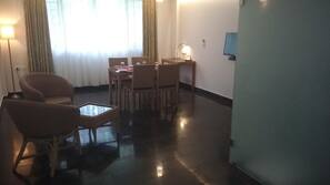Desk, soundproofing, iron/ironing board, free WiFi