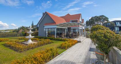 Orewa Cliff Top Holiday Home