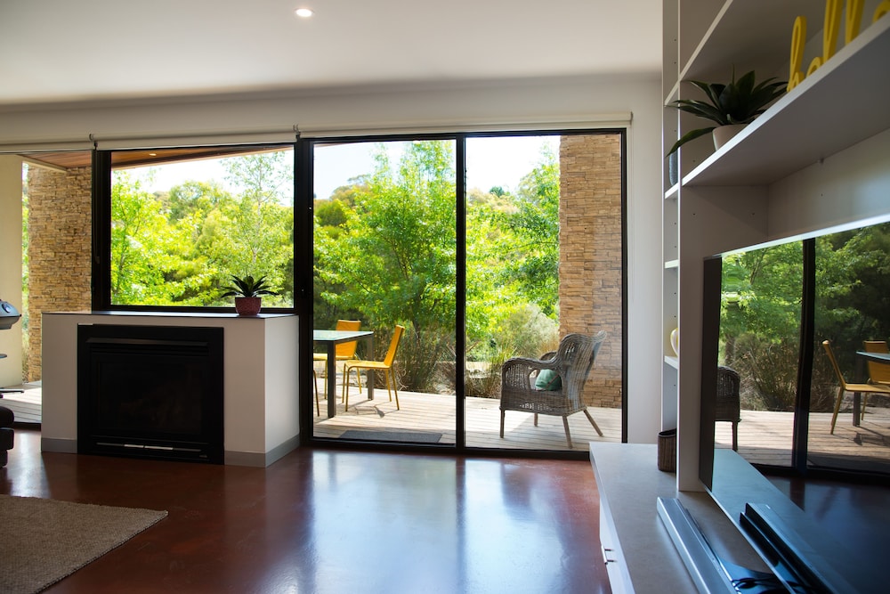 Lake Daylesford Lodge 3