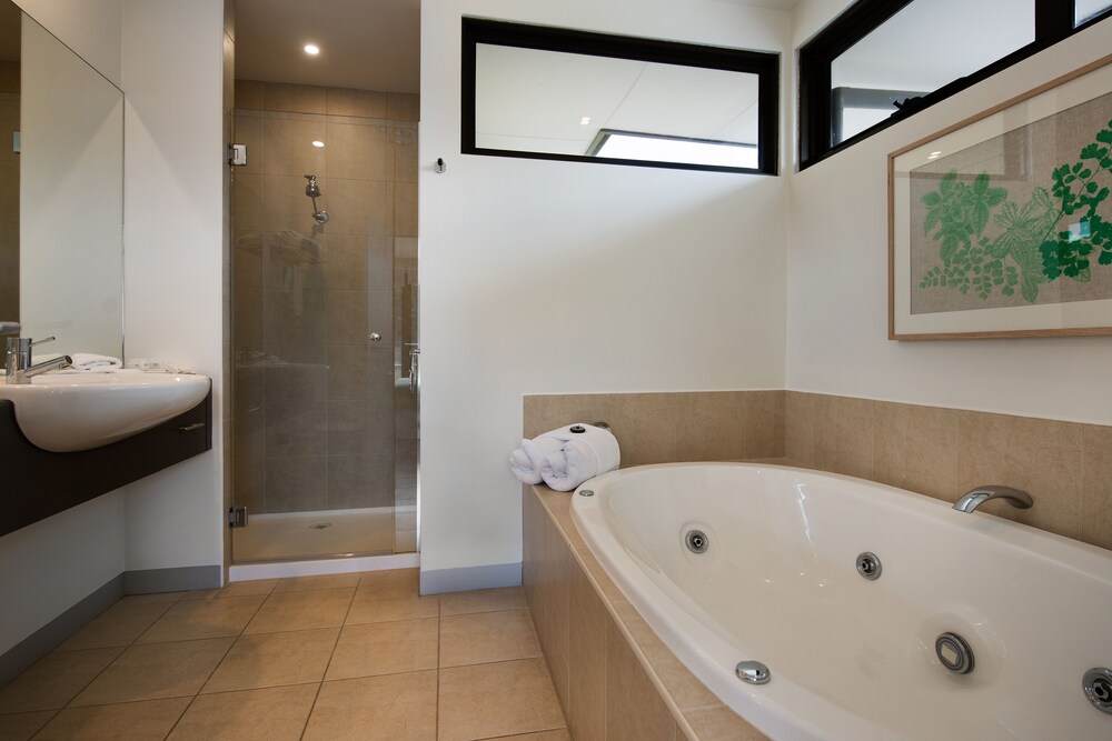 Lake Daylesford Lodge 3