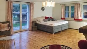 1 Schlafzimmer, hochwertige Bettwaren, Zimmersafe, kostenlose Babybetten