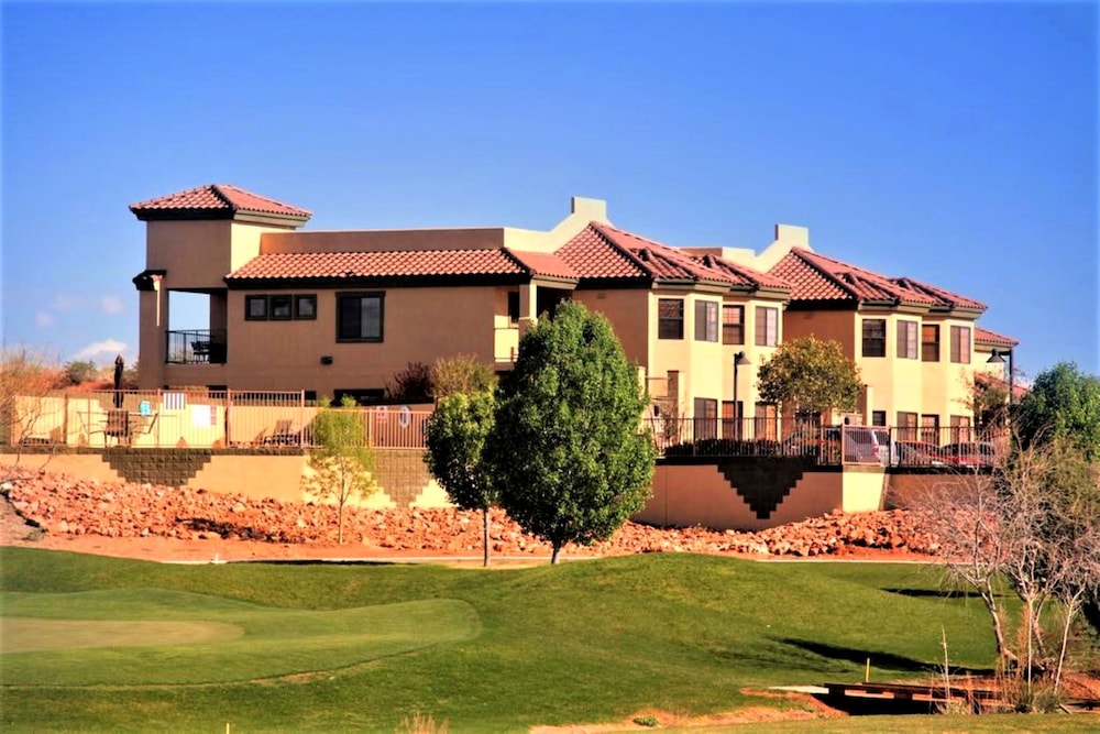 Exterior detail, Highlands Resort at Verde Ridge