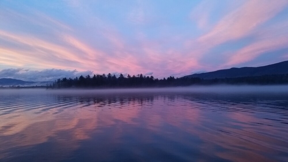 Pet friendly, private sandy beach/dock, Spectacular Winnipesaukee Lake/Mountain Moultonborough