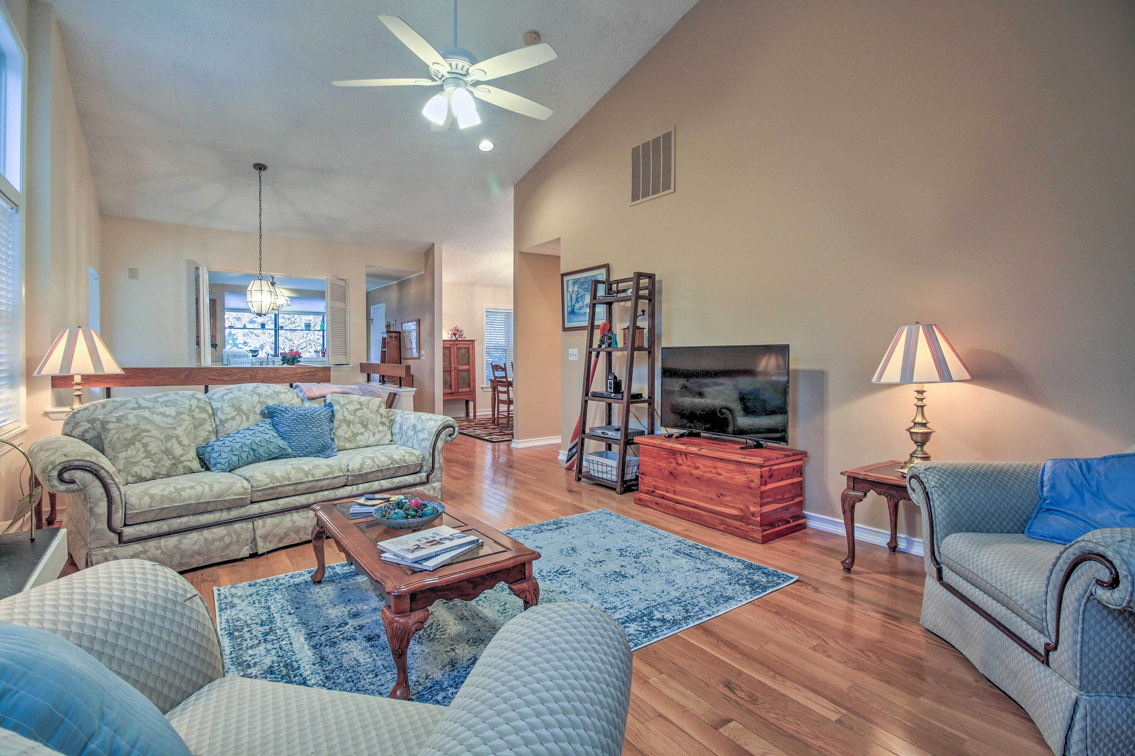 Annapolis Townhome W/deck by Nature Trails & River in Annapolis, United States