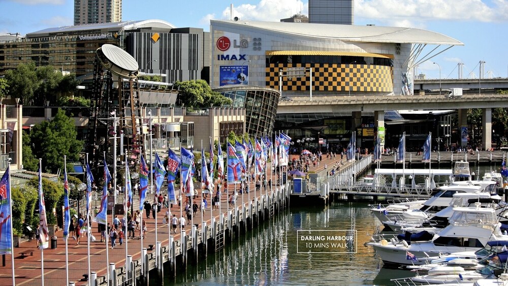 Entire House one Minutes Walk to the Harbour Bridge