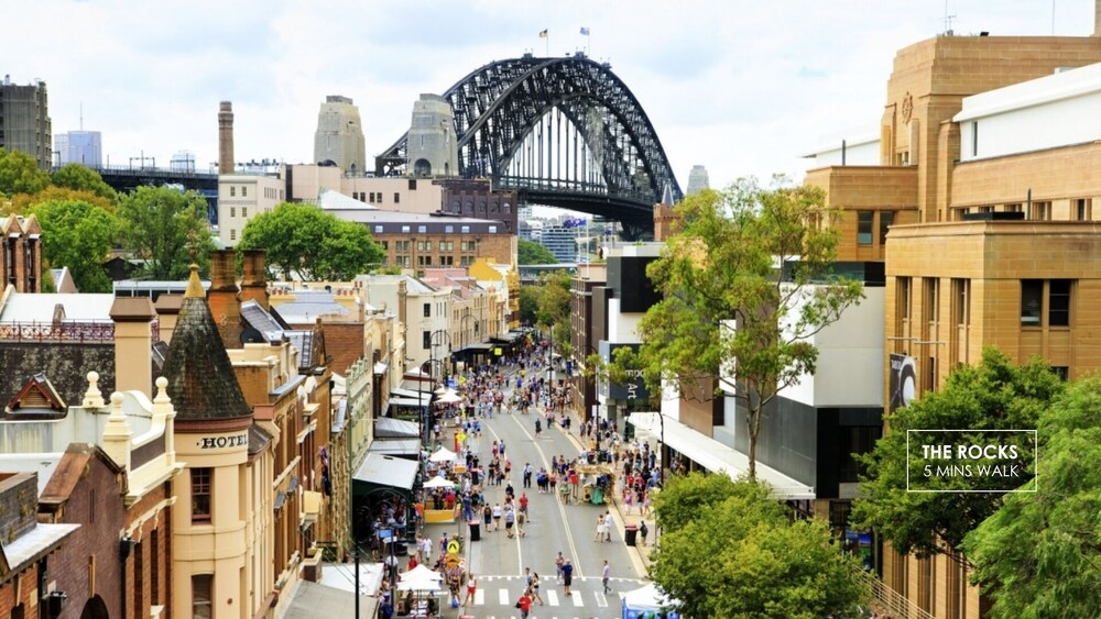 Entire House one Minutes Walk to the Harbour Bridge