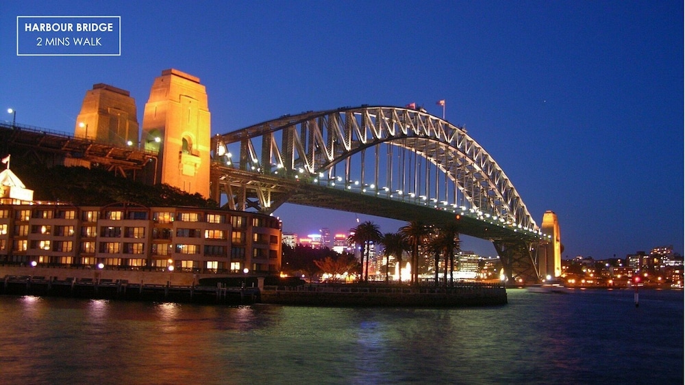 Entire House one Minutes Walk to the Harbour Bridge
