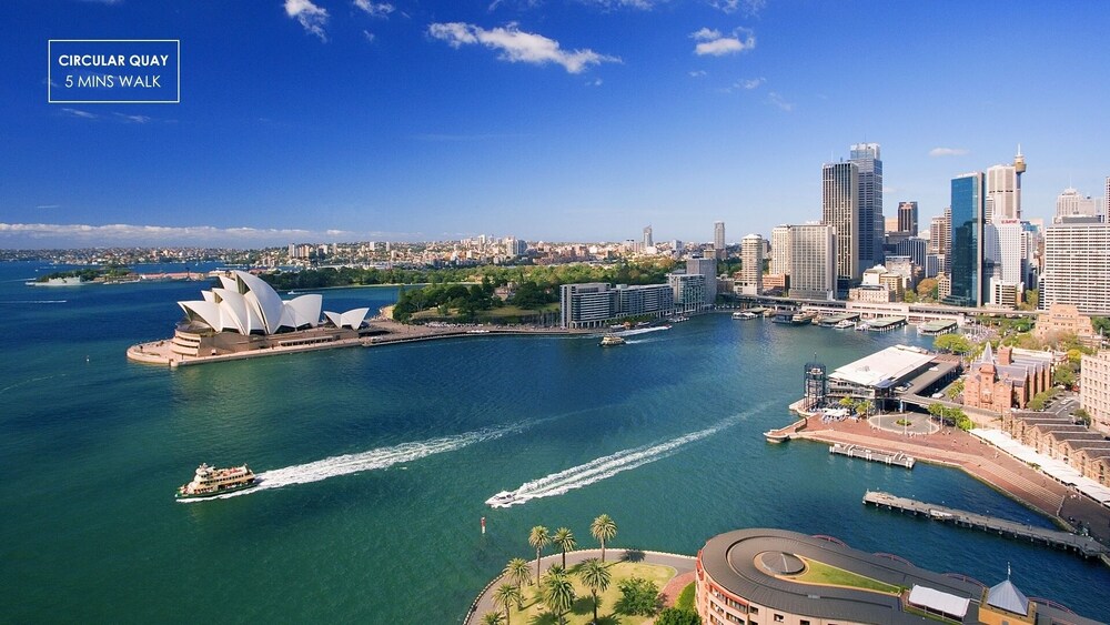Entire House one Minutes Walk to the Harbour Bridge