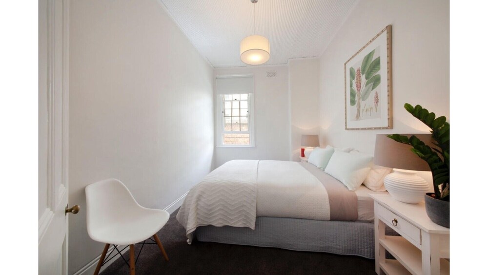 Entire House one Minutes Walk to the Harbour Bridge
